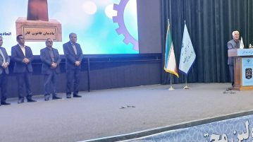 به بهانه اصل ۴۴ نمی توان حق بازنشستگان و بیمه شدگان را ضایع کرد: