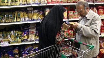 باوجود اثرات مخرب اقتصادی قیمت گذاری دستوری ، بخشی ازافکار عمومی معتقدند که در صورت عدم کنترل دولت ، قیمتها به طور افسارگسیختهای افزایش می یابد: